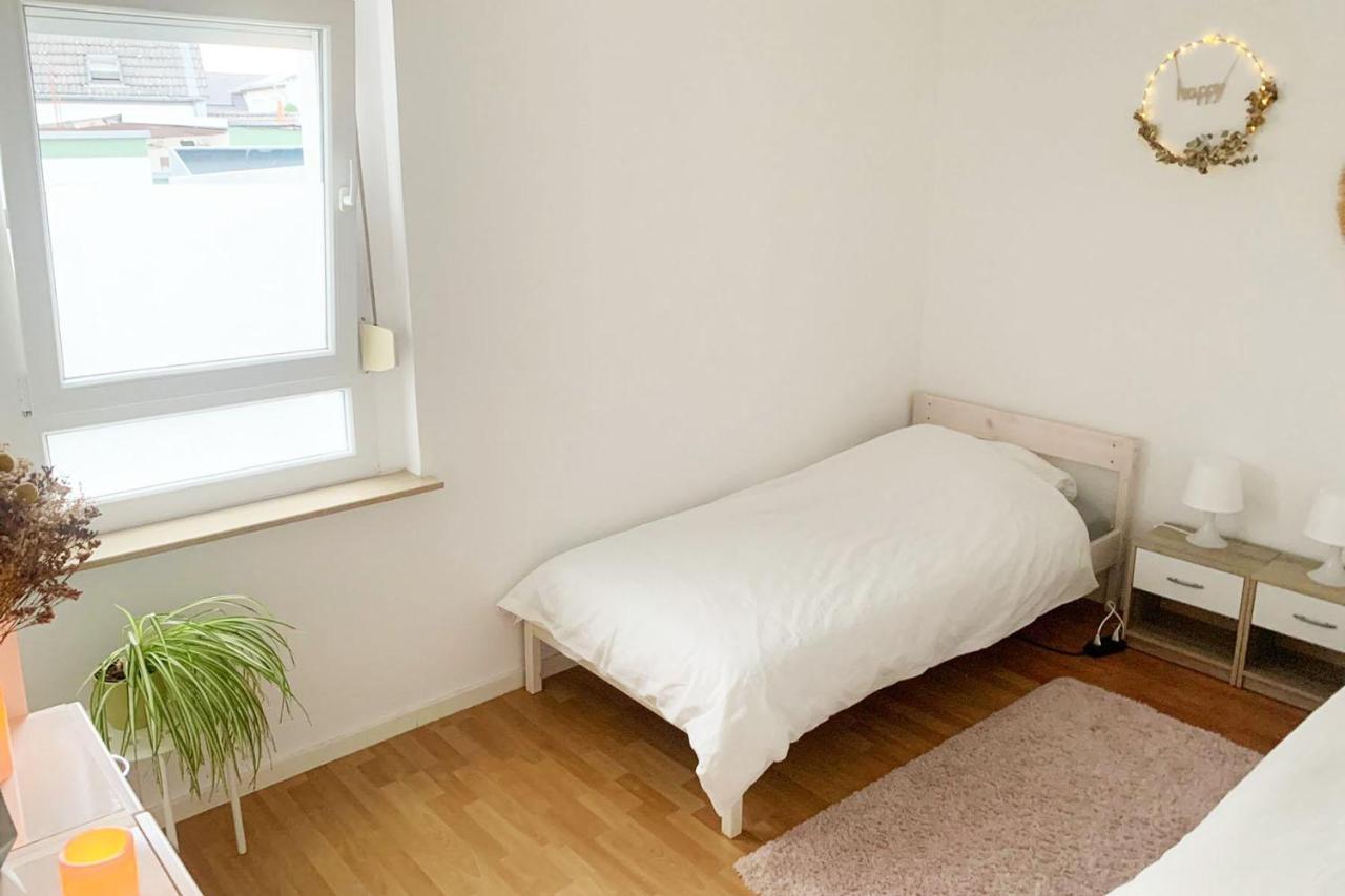 3 Bedroom Apartment In Leverkusen Extérieur photo